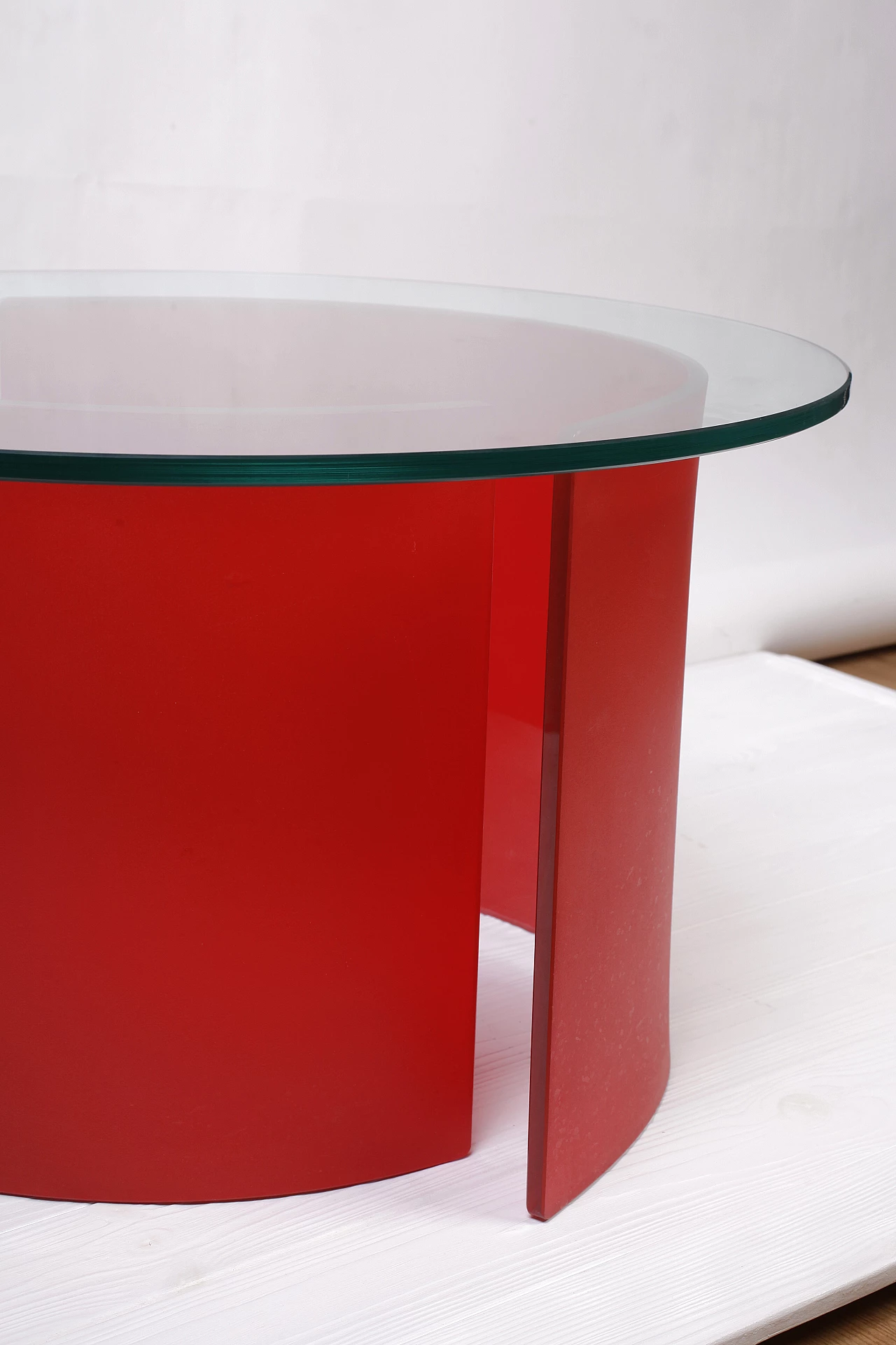 Tavolino rosso in vetro, anni '90 13