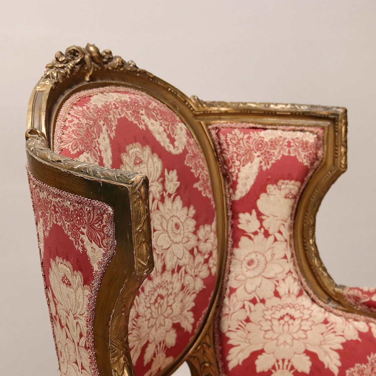 Armchair in carved wood and red decorated fabric, 19th century 3