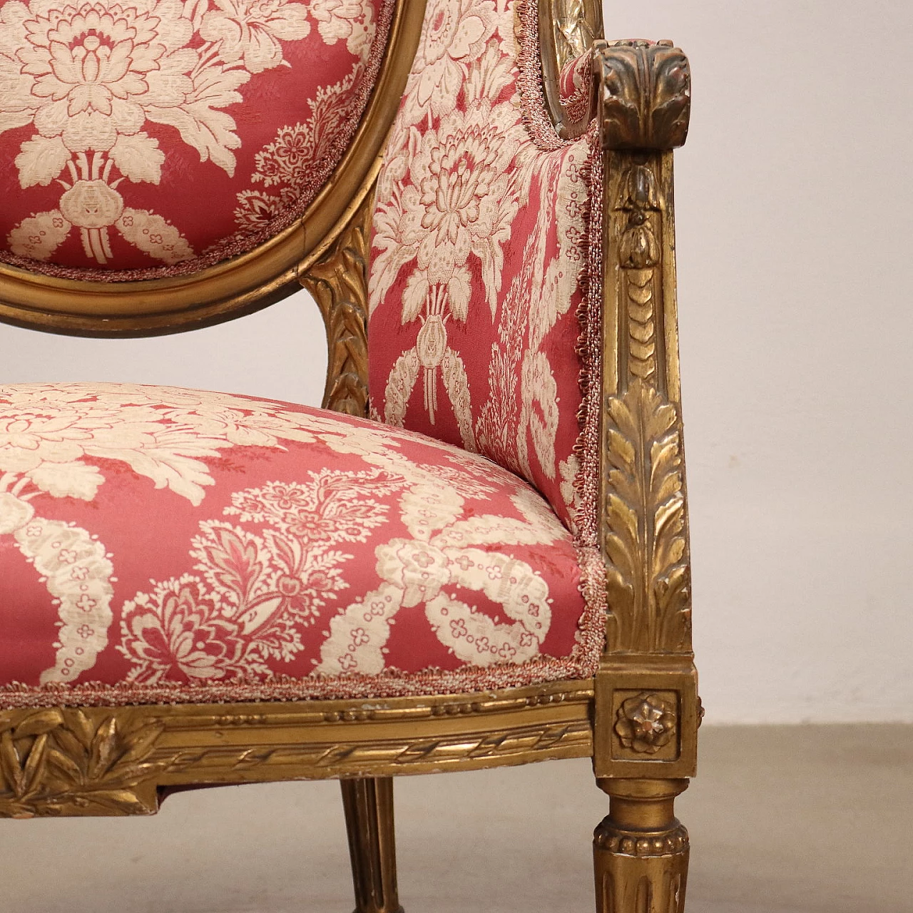 Armchair in carved wood and red decorated fabric, 19th century 6