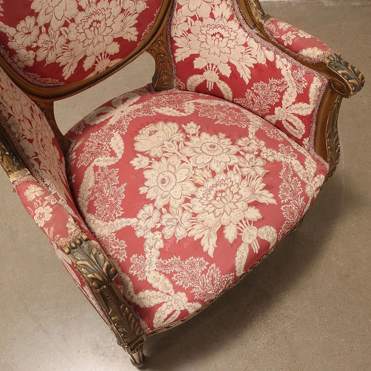 Armchair in carved wood and red decorated fabric, 19th century 9