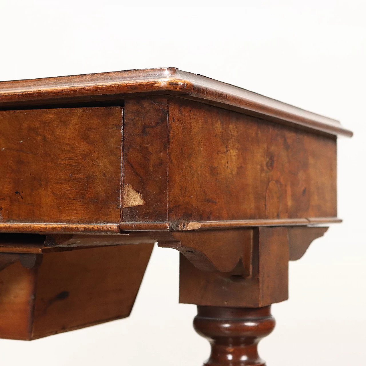 Table in walnut with two drawers, 19th century 4
