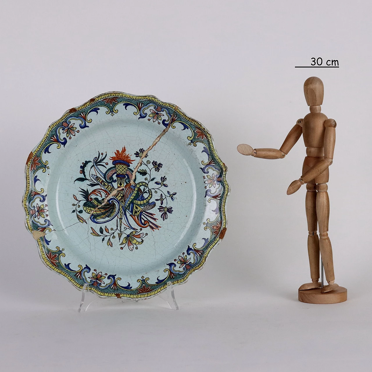 Plate in Rouen's majolica with polychrome decor, 19th century 2