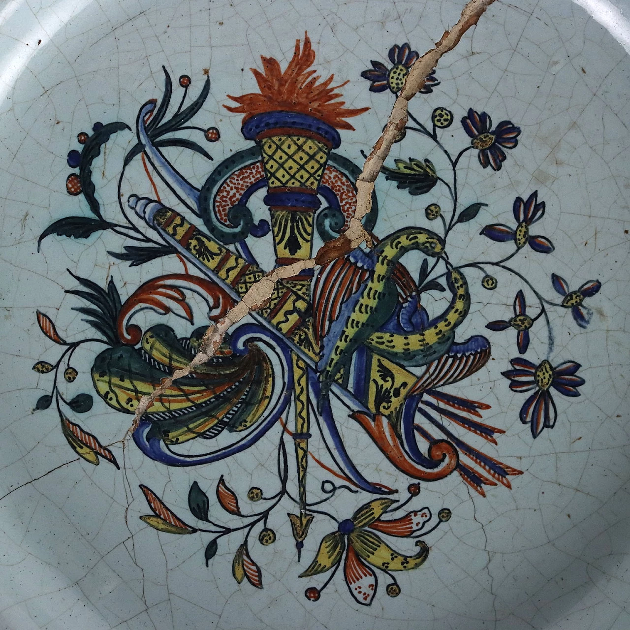 Plate in Rouen's majolica with polychrome decor, 19th century 3