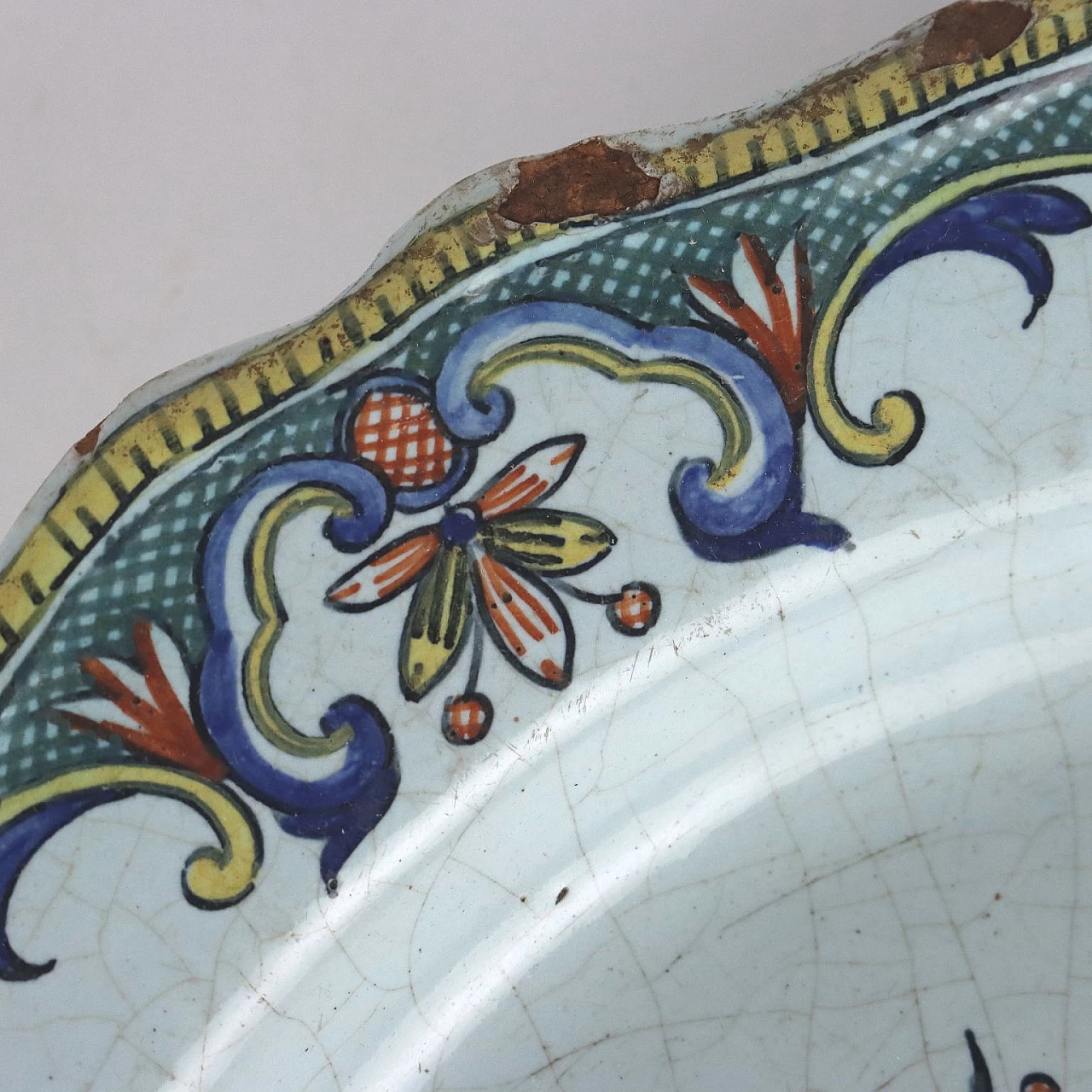 Plate in Rouen's majolica with polychrome decor, 19th century 4
