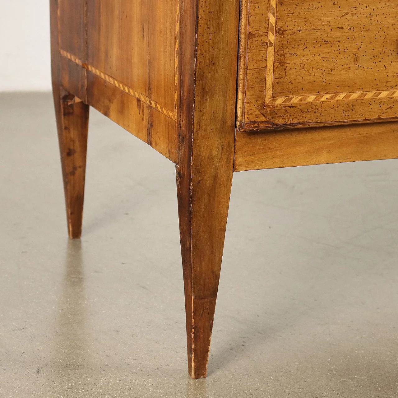 Directoire walnut flap with truncated pyramid feet, early 19th century 9