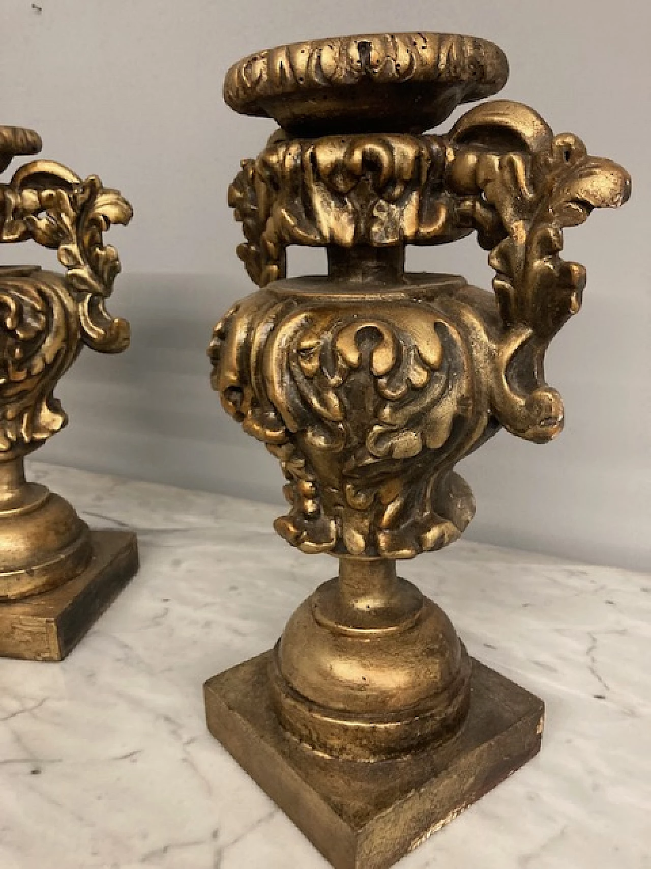 Pair of gilded carved wooden palm vases, 19th century 7