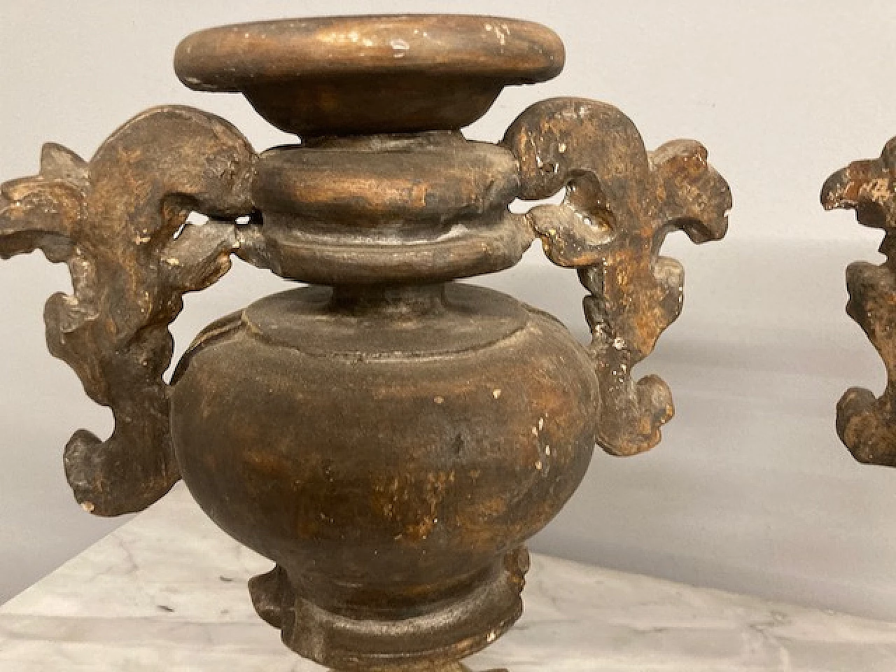 Pair of gilded carved wooden palm vases, 19th century 10