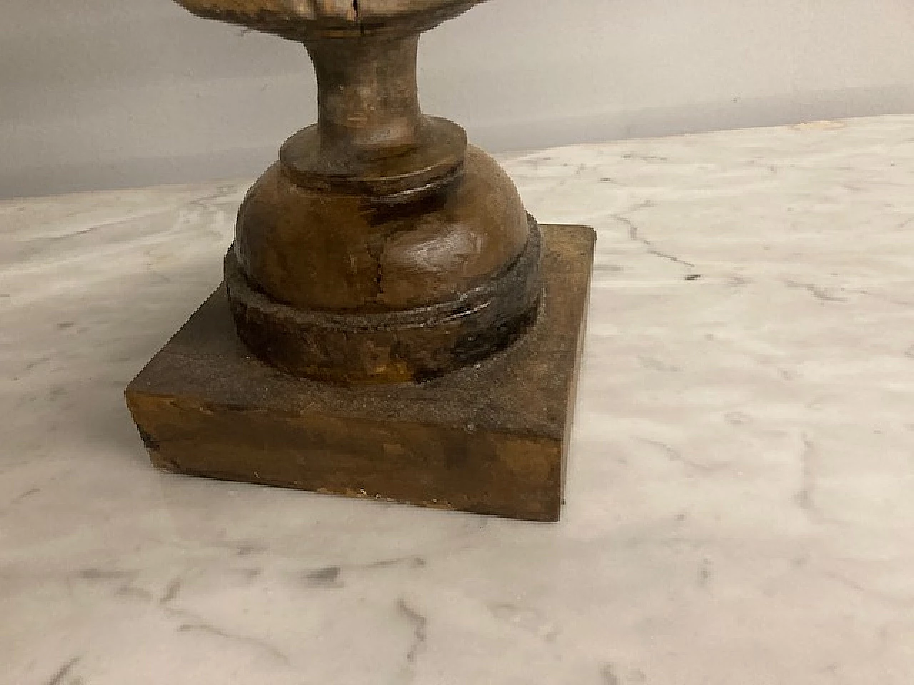 Pair of gilded carved wooden palm vases, 19th century 12