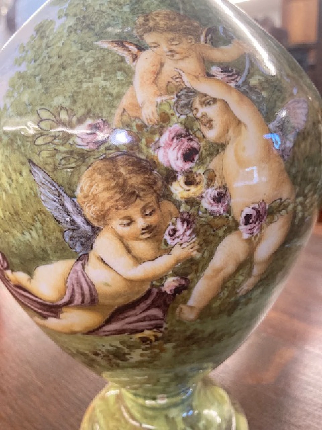 Vaso in maiolica con putti di Ginori, 1850 2