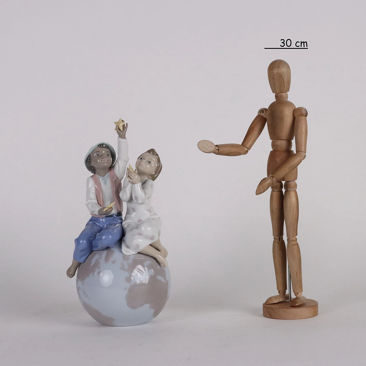 Lladro per Unicef, Mondo di amore, statua in porcellana 2