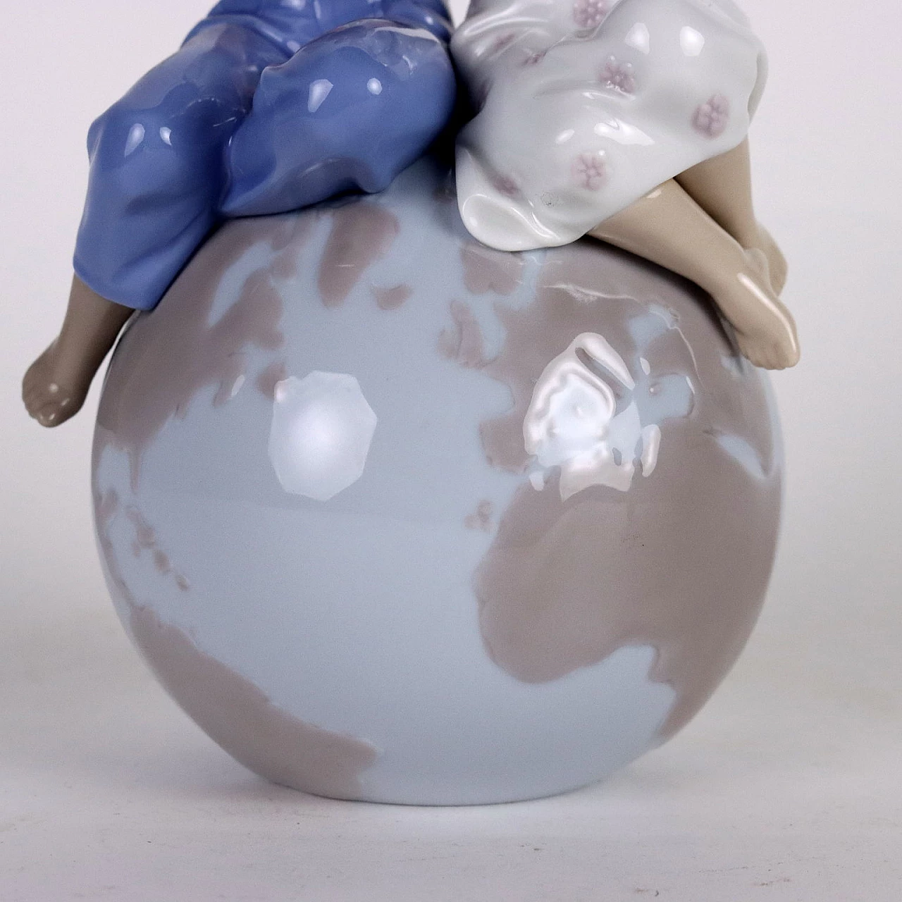 Lladro for Unicef, World of love, porcelain statue 7