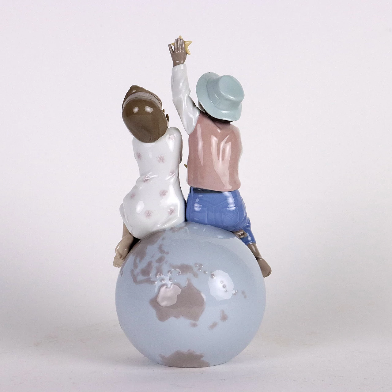 Lladro for Unicef, World of love, porcelain statue 8