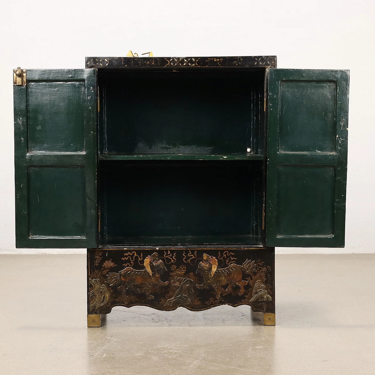 Cabinet in lacquered wood and carved jade decorations 4