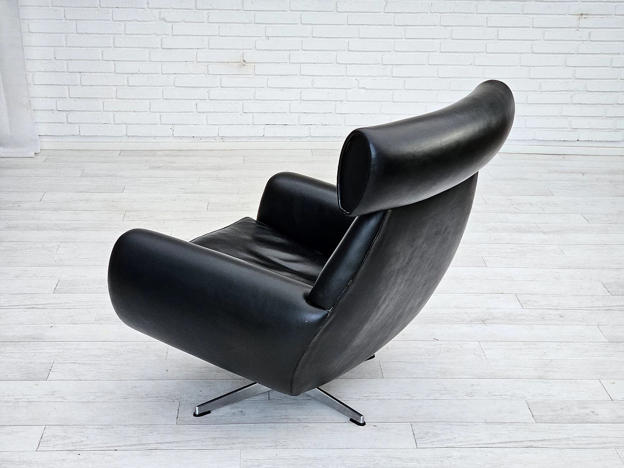 Danish leather and aluminium swivel armchair, 1960s 5