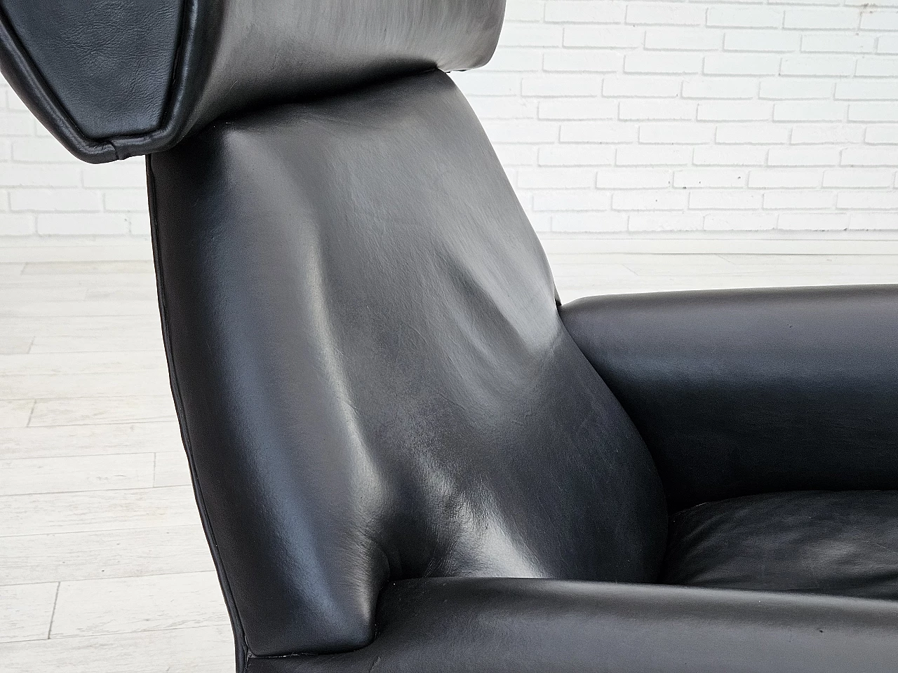 Danish leather and aluminium swivel armchair, 1960s 8