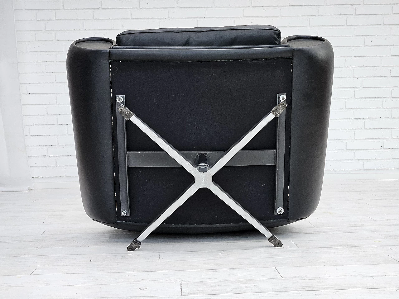 Danish leather and aluminium swivel armchair, 1960s 13