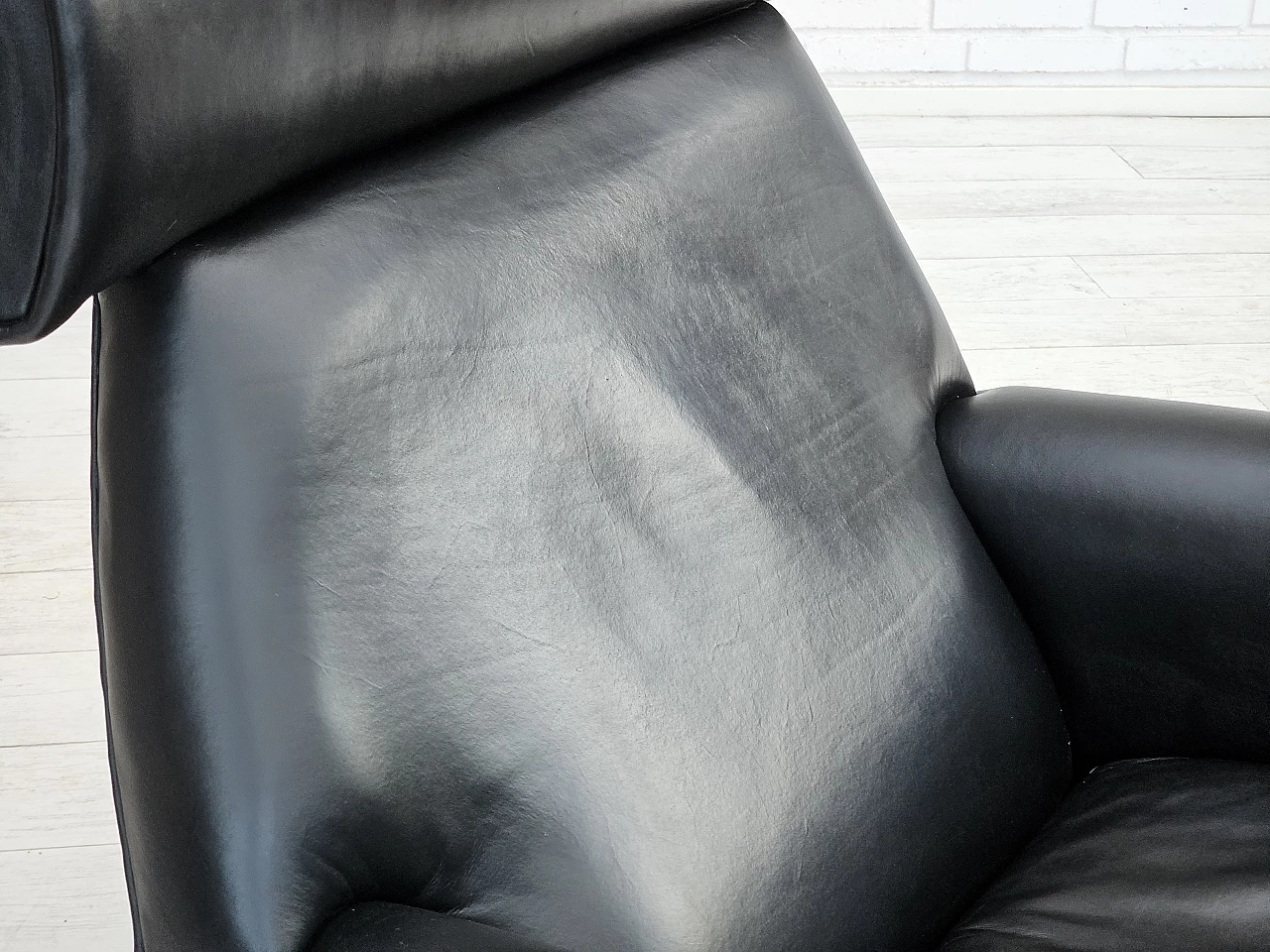 Danish leather and aluminium swivel armchair, 1960s 15
