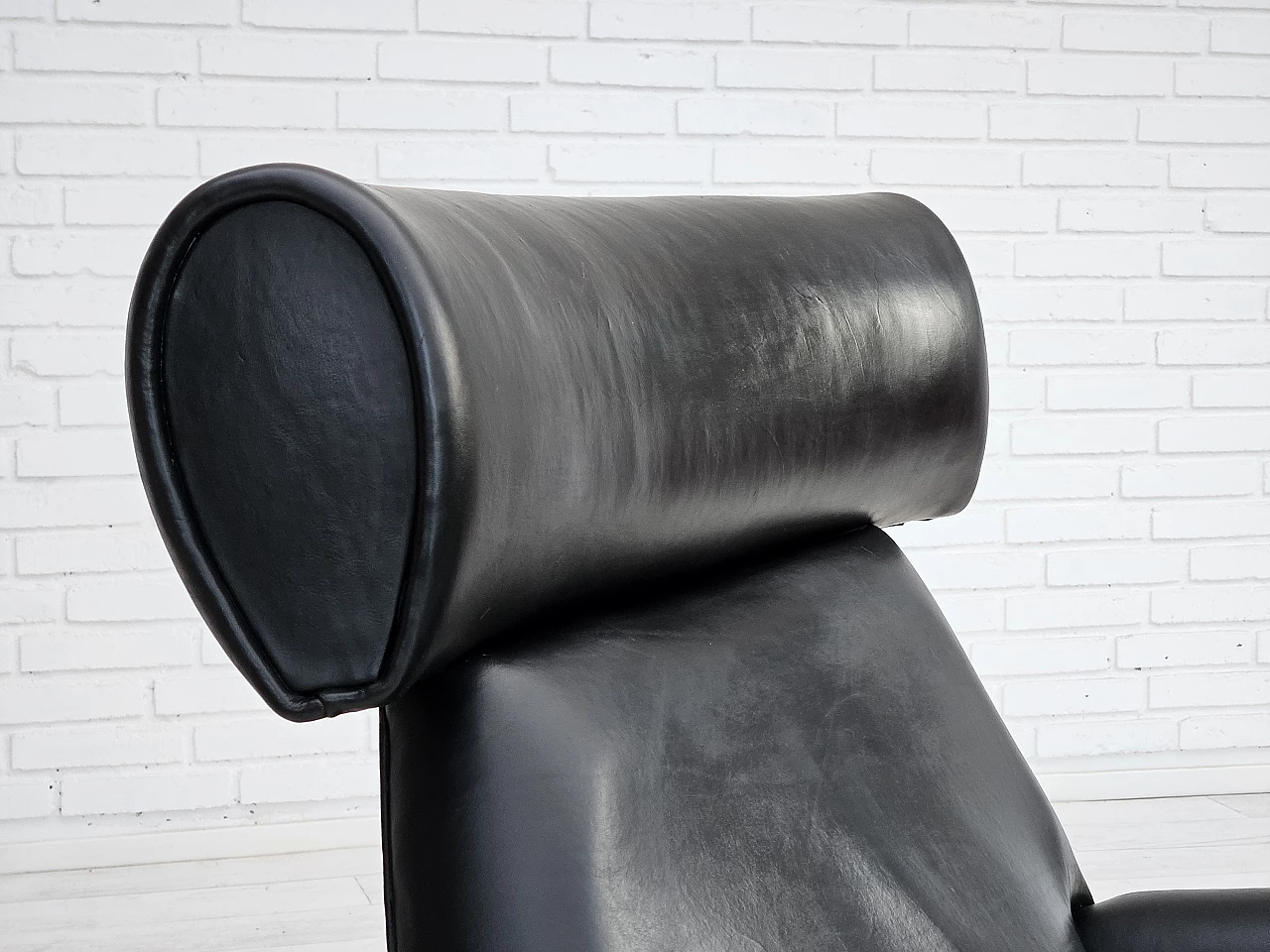 Danish leather and aluminium swivel armchair, 1960s 16
