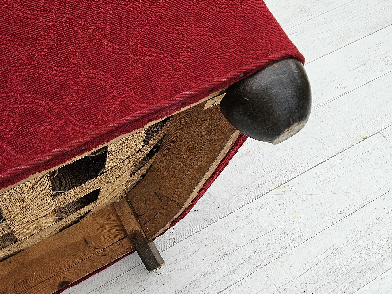 Poltrona danese in rovere con tessuto rosso in cotone e lana, anni '60 12