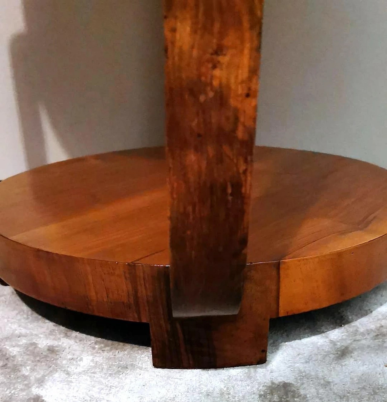 Art Deco round walnut coffee table, 1930s 16