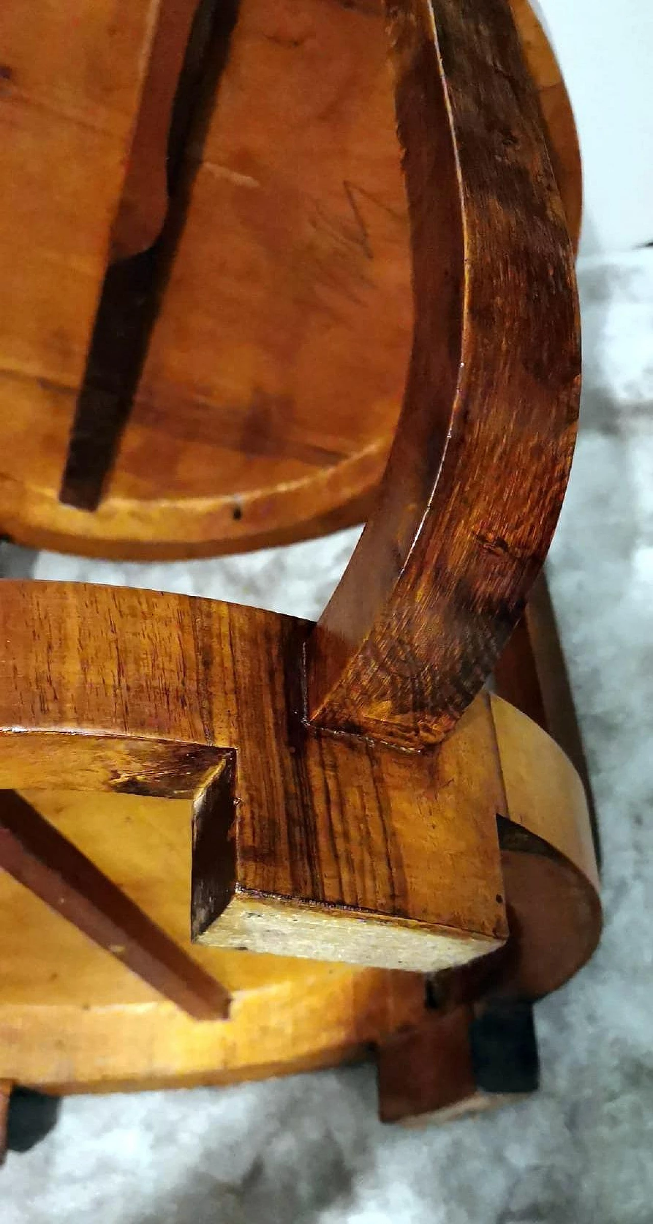 Art Deco round walnut coffee table, 1930s 18