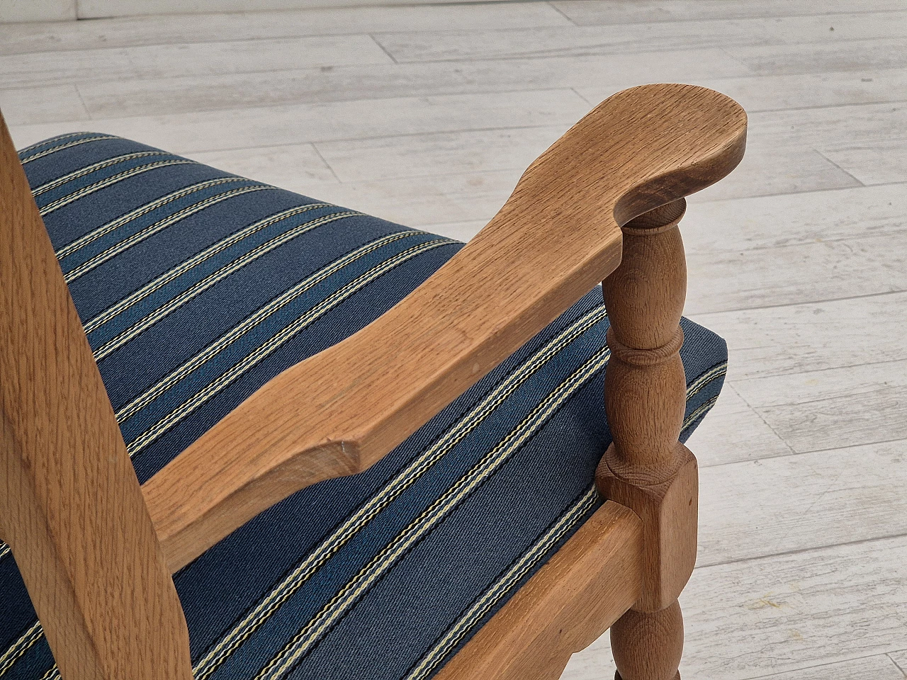 Sedia a dondolo con poggiapiedi in rovere e lana blu, anni '70 8