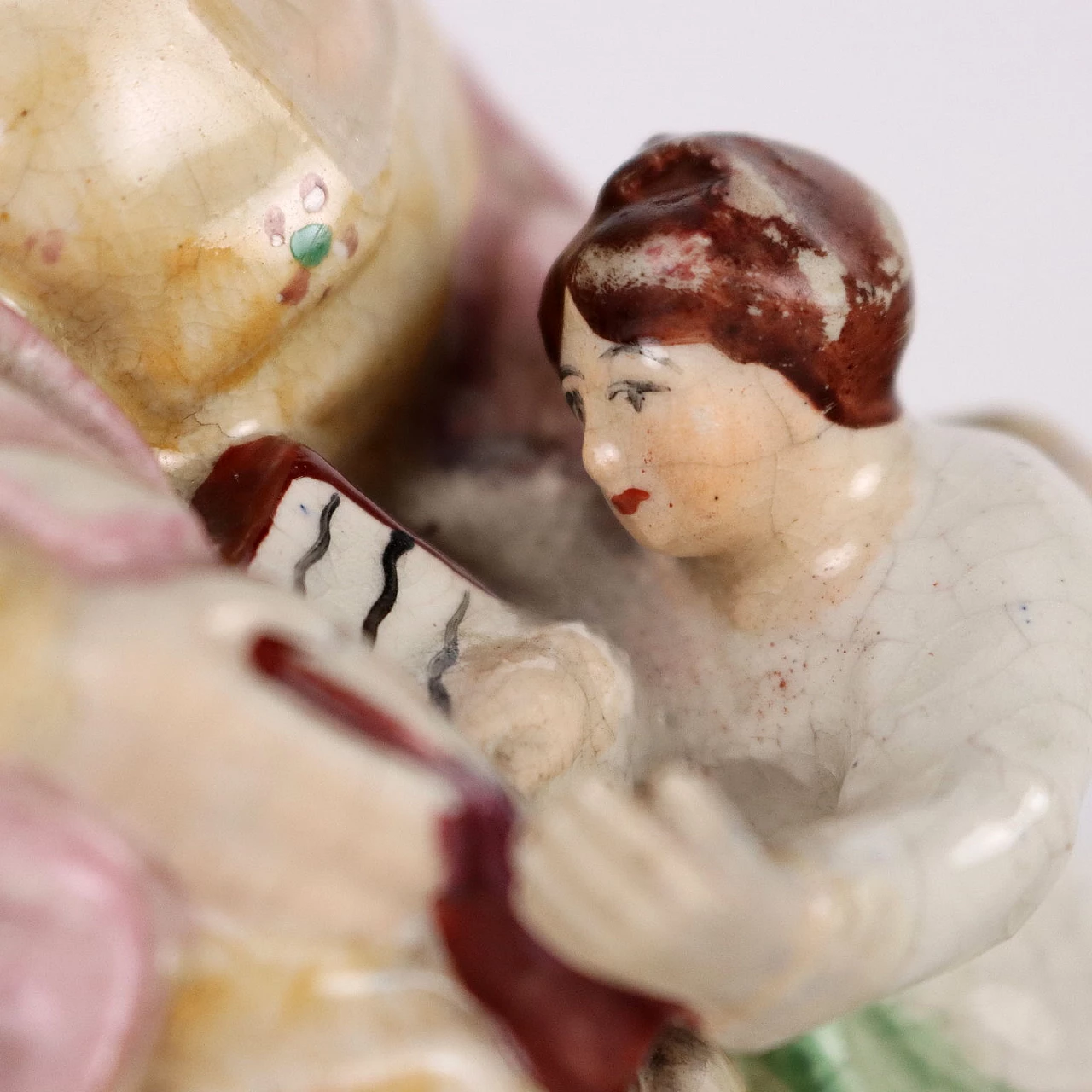 Donna con bambino, statuina in porcellana Staffordshire, '800 4