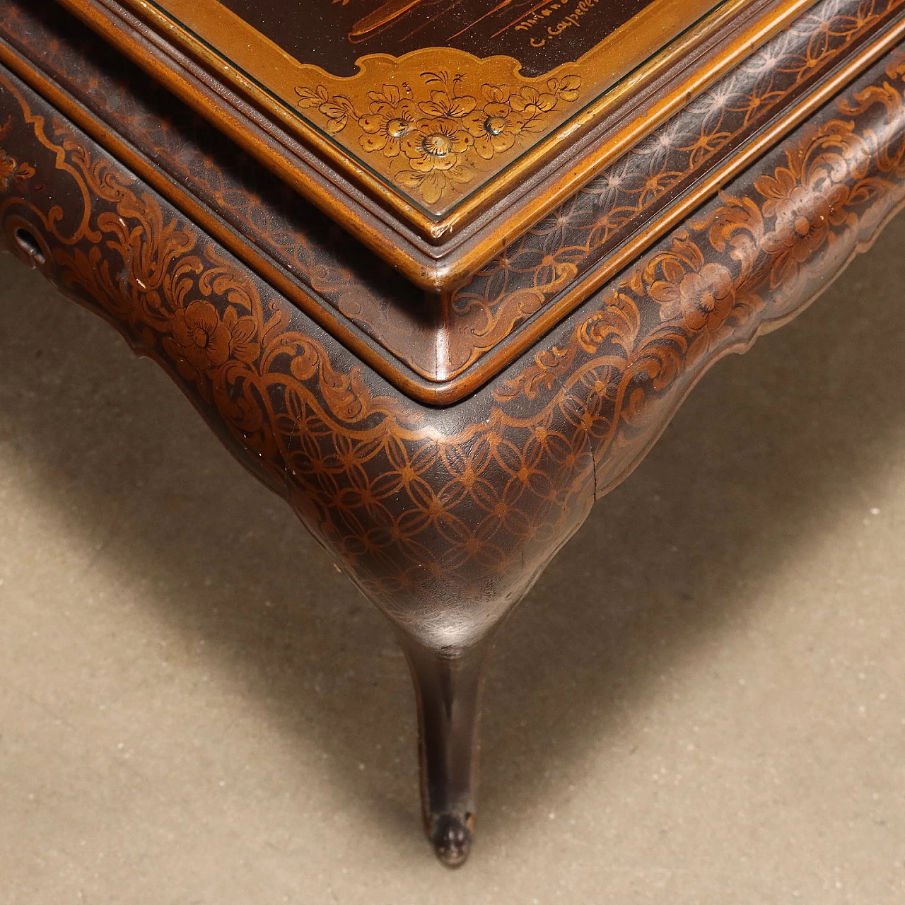 Coffee table in laquered wood and glass top with chinoiserie motifs 9