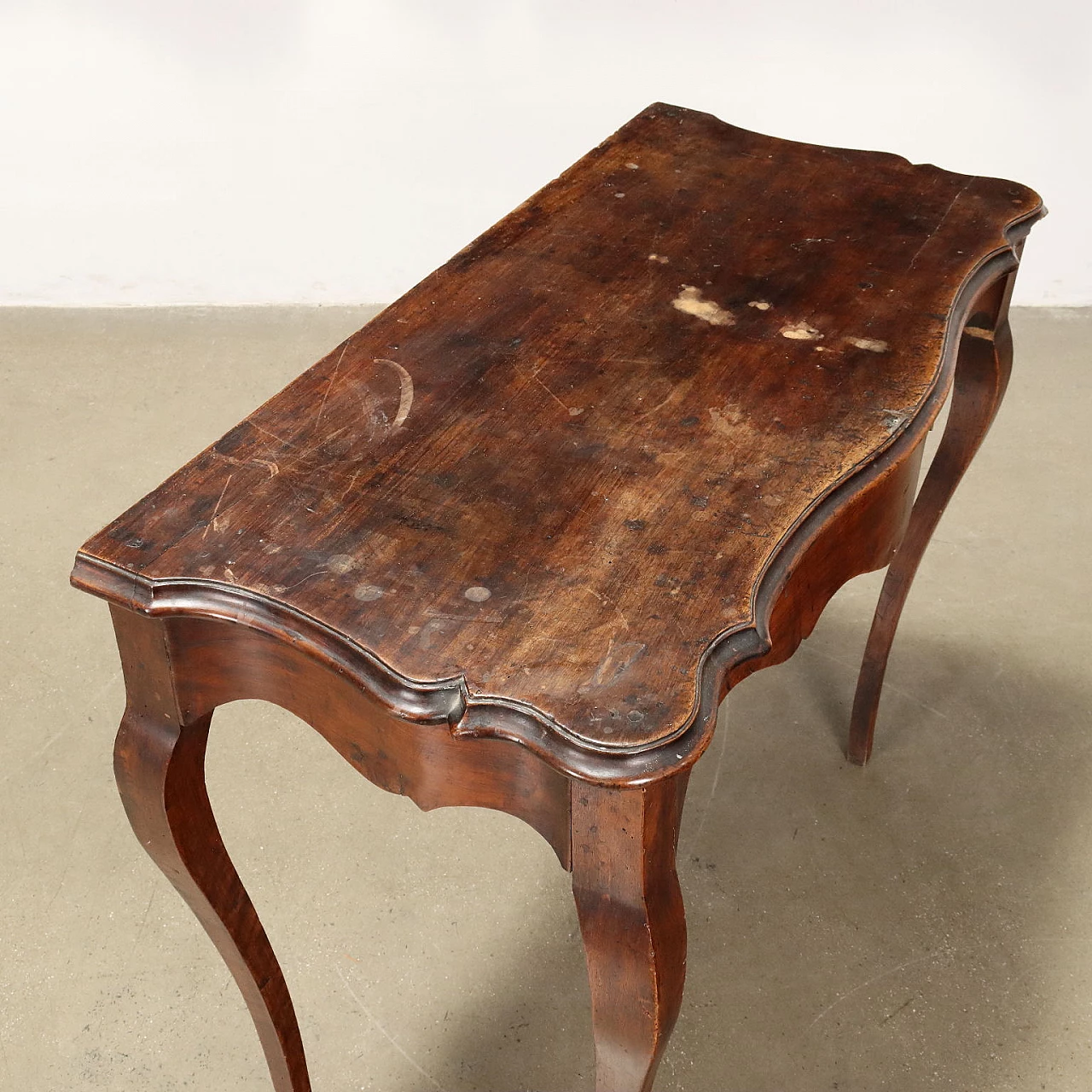 Console in cherry wood with walnut top and wavy legs, 18th century 6