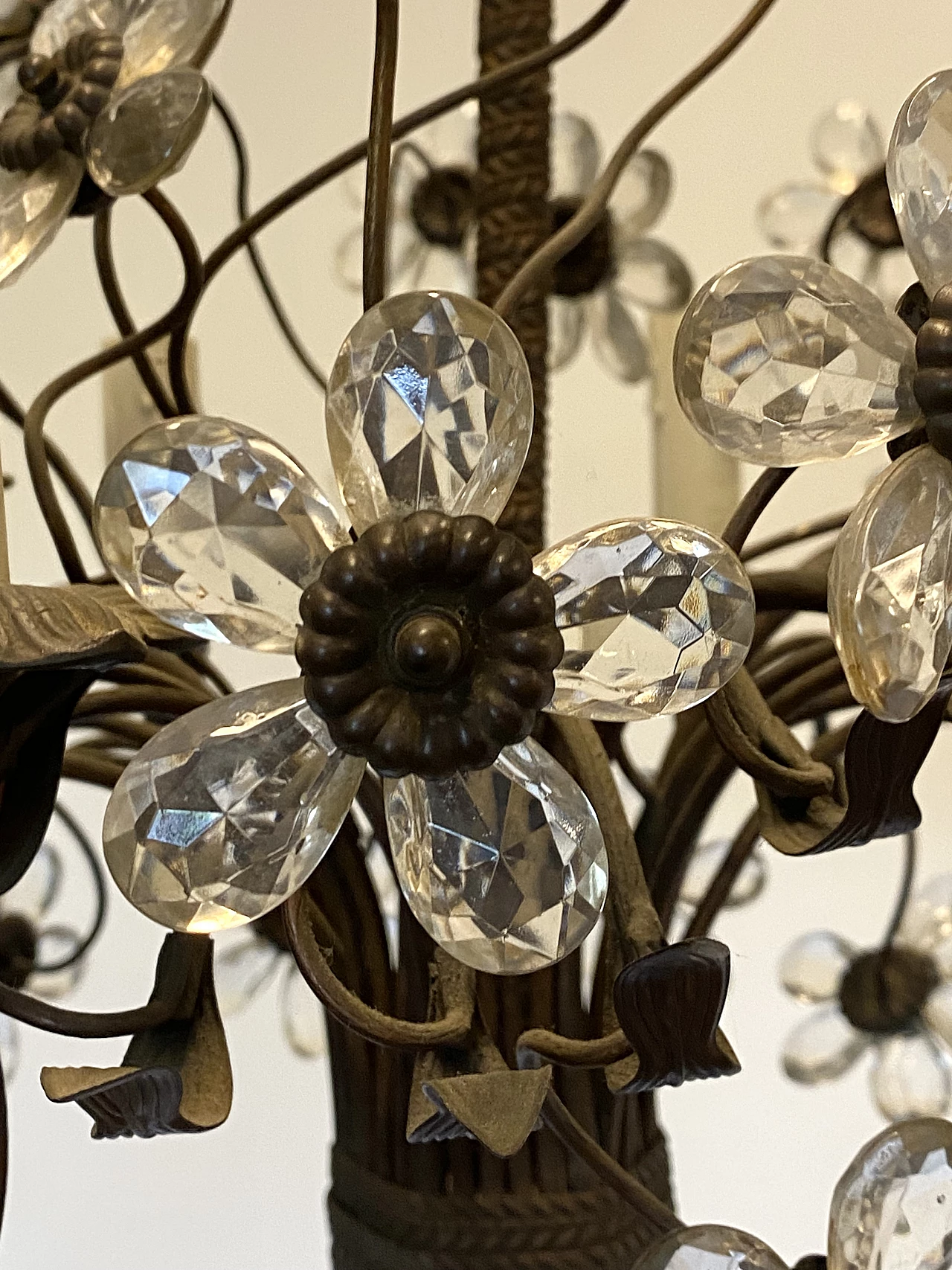 Lampadario a forma di bouquet in bronzo, ottone e vetro, anni '60 5