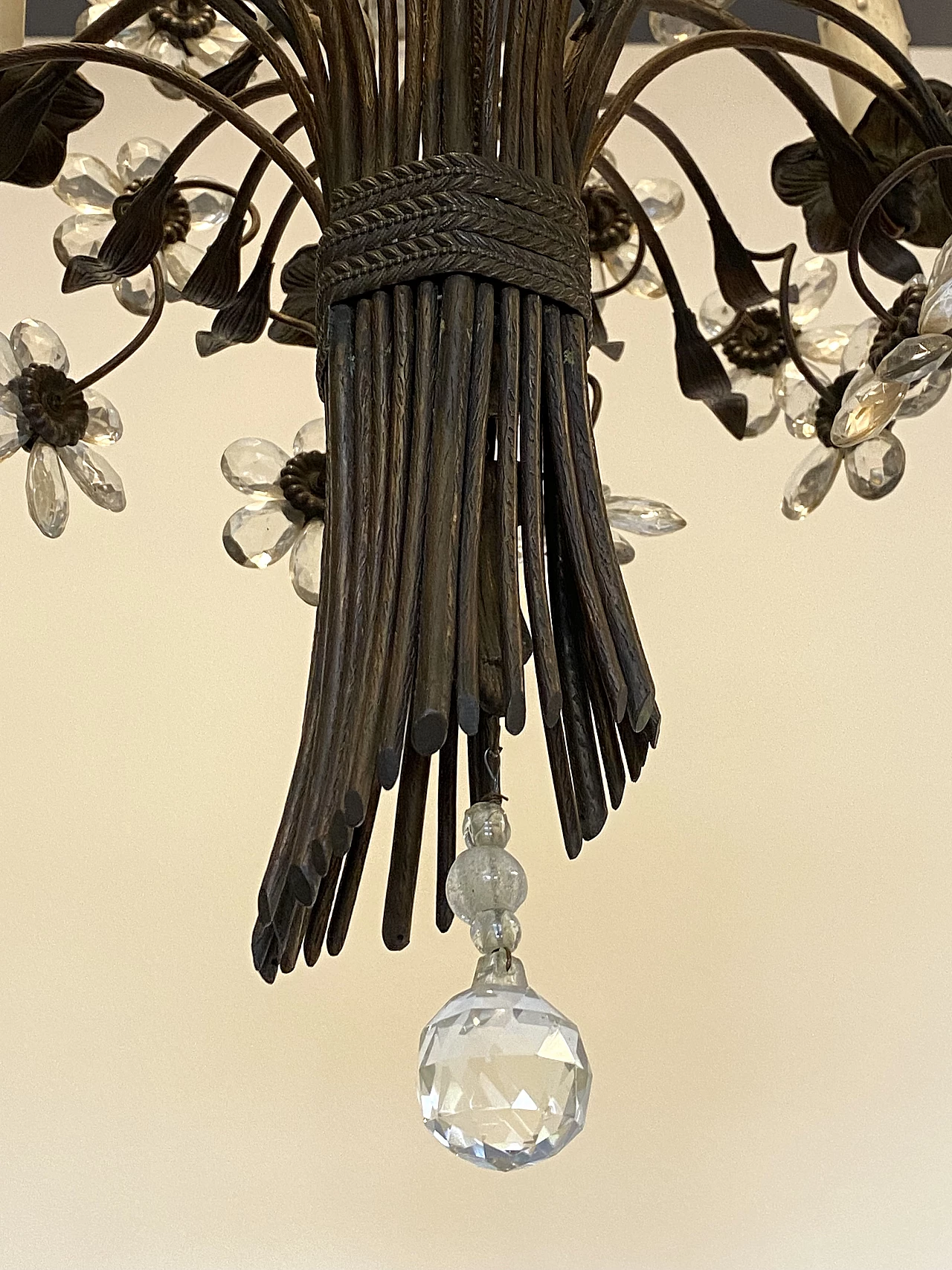 Lampadario a forma di bouquet in bronzo, ottone e vetro, anni '60 7