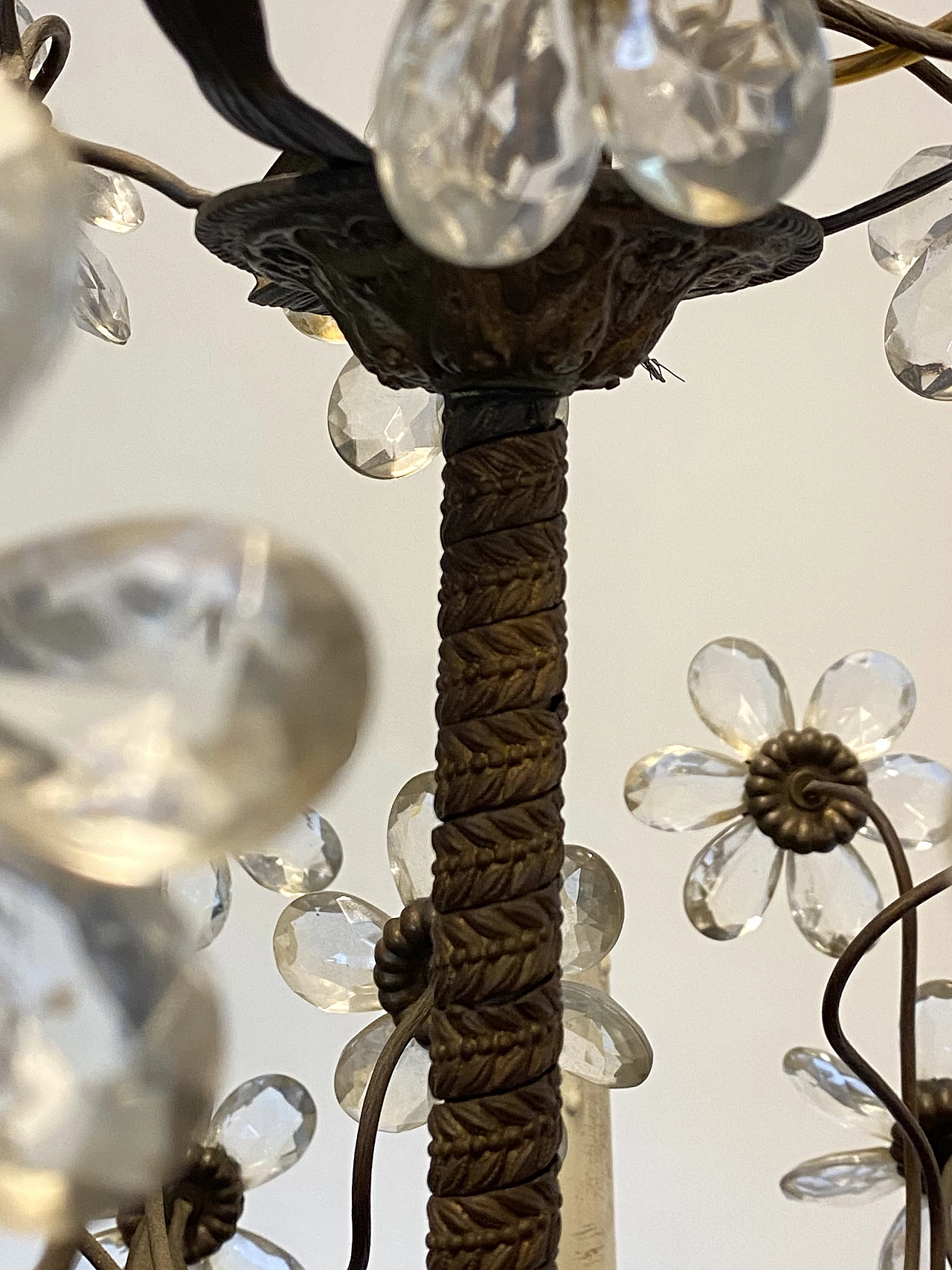 Lampadario a forma di bouquet in bronzo, ottone e vetro, anni '60 11