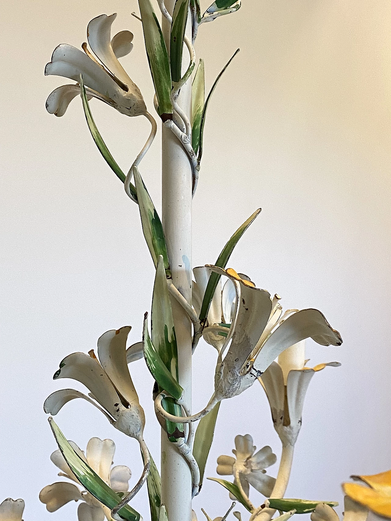 Bouquet-shaped chandelier in lacquered metal, 1960s 2