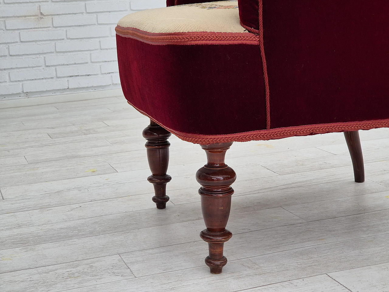 Poltrona danese con schienale alto con toppe in lana, anni '50 10