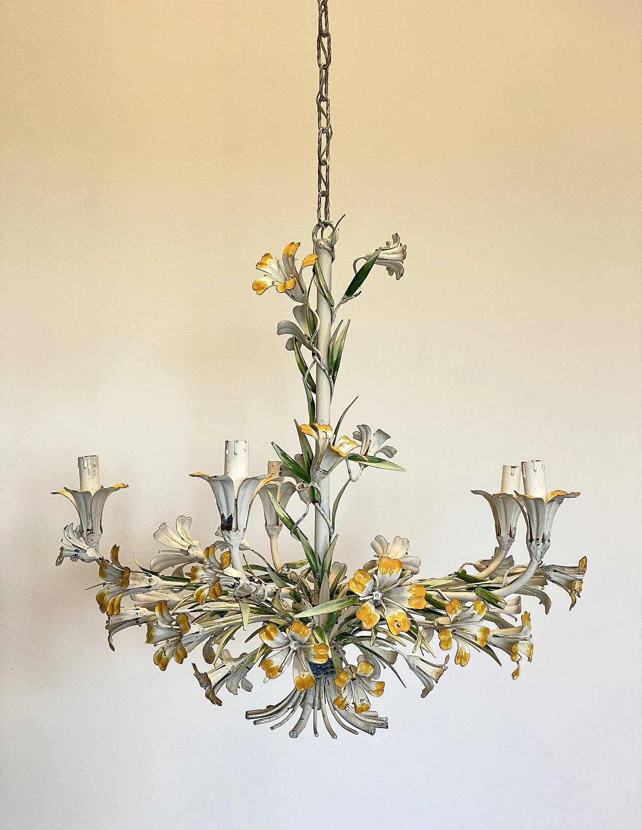 Bouquet-shaped chandelier in lacquered metal, 1960s 4