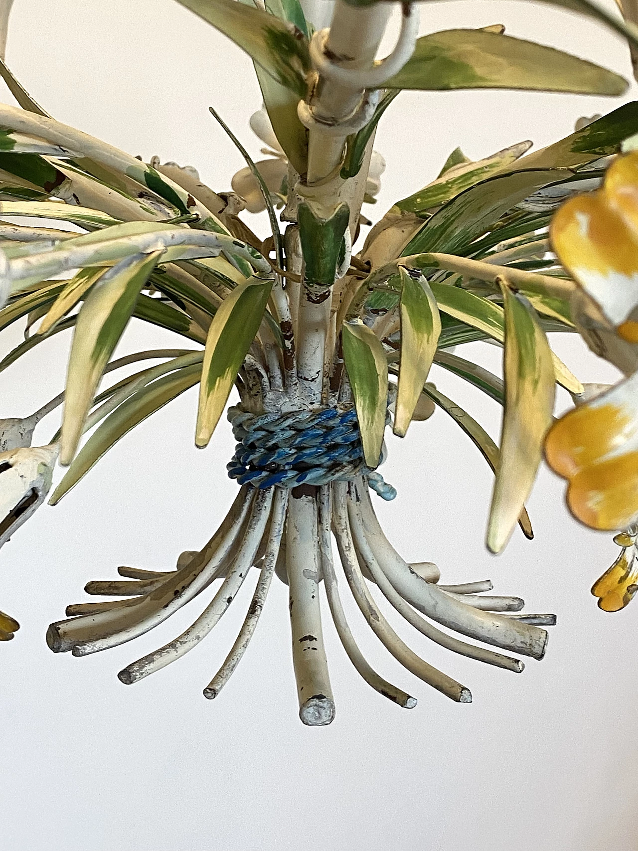 Bouquet-shaped chandelier in lacquered metal, 1960s 8