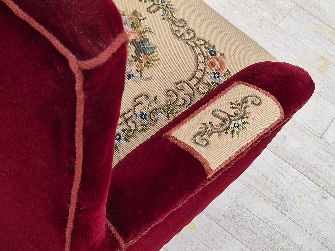 Poltrona danese con schienale alto con toppe in lana, anni '50 11