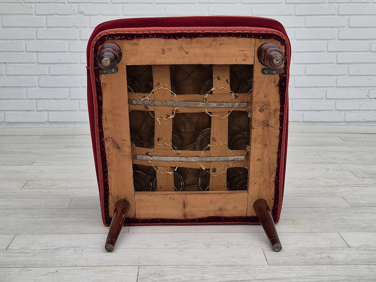 Poltrona danese con schienale alto con toppe in lana, anni '50 15