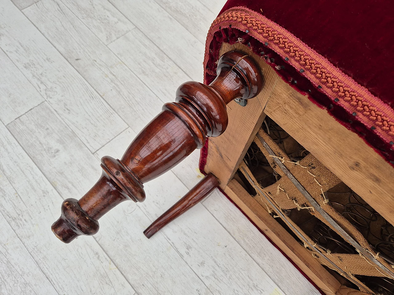 Poltrona danese con schienale alto con toppe in lana, anni '50 17