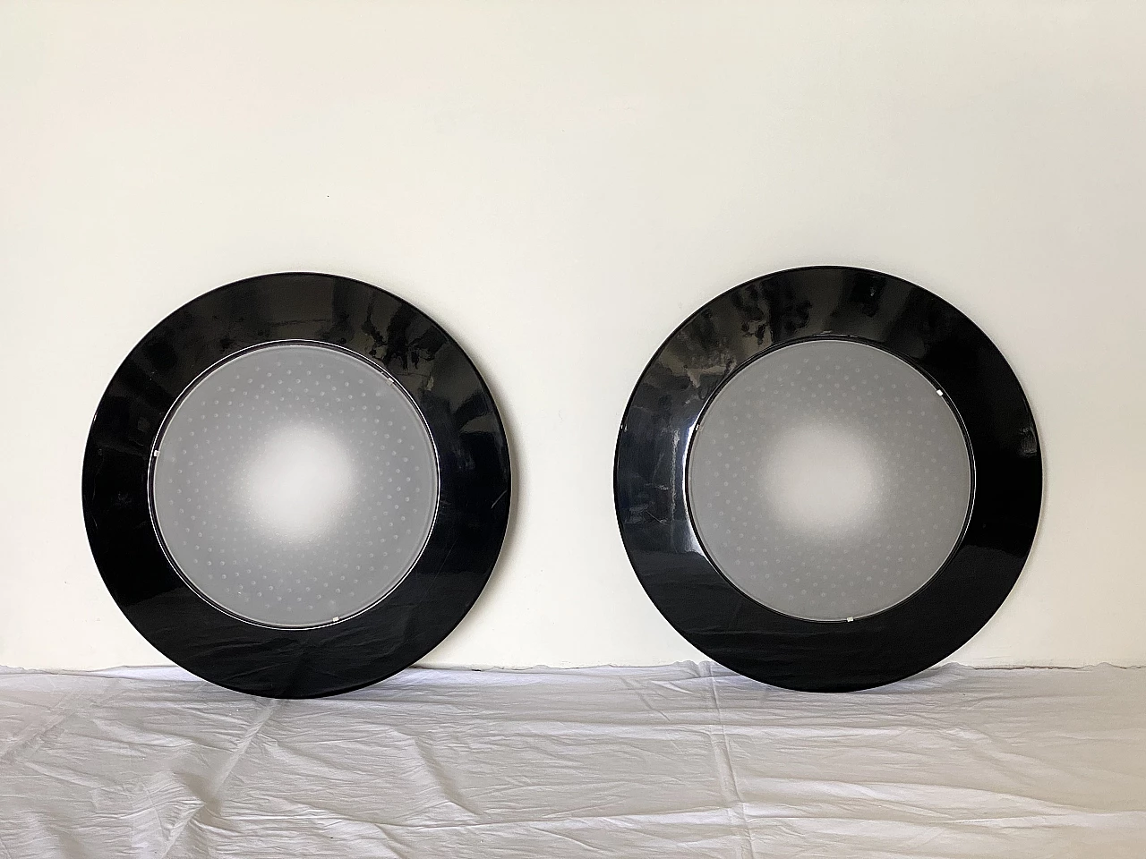 Pair of Mira/P ceiling lights in glass and metal by Arteluce, 1990s 3