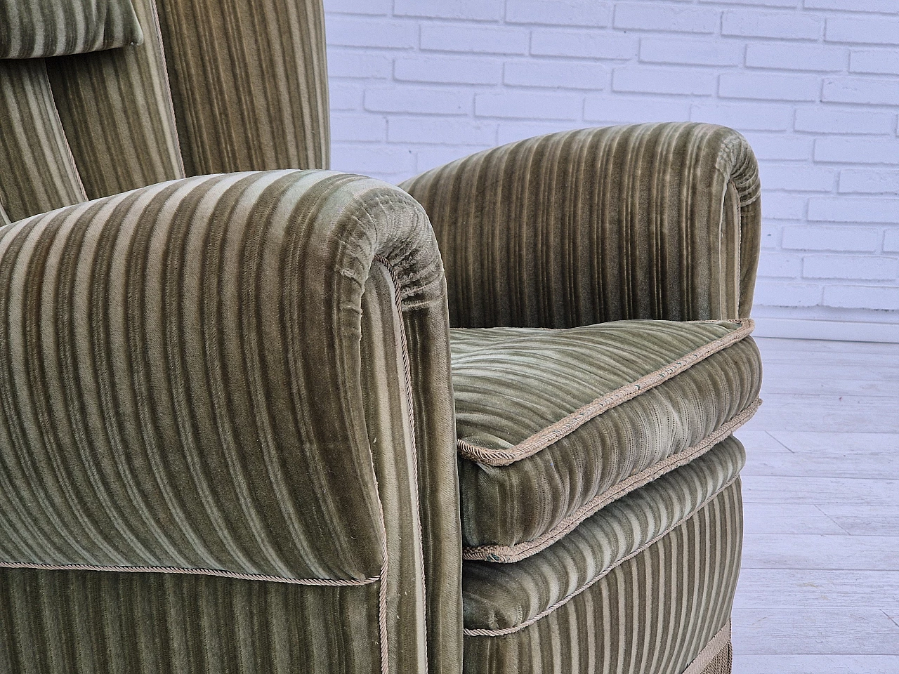 Danish armchair in green velour and and beech wood, 1960s 3