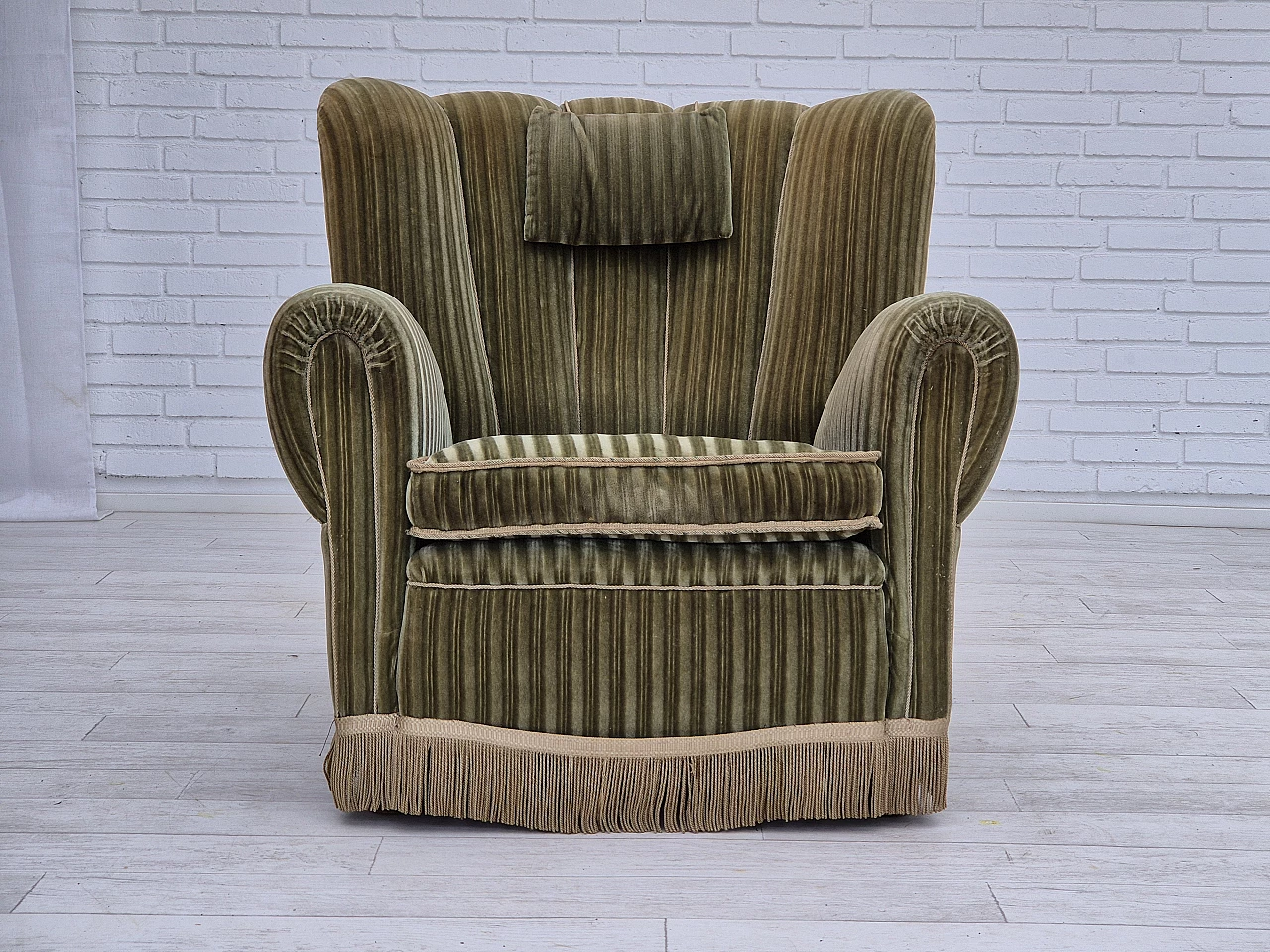 Danish armchair in green velour and and beech wood, 1960s 6