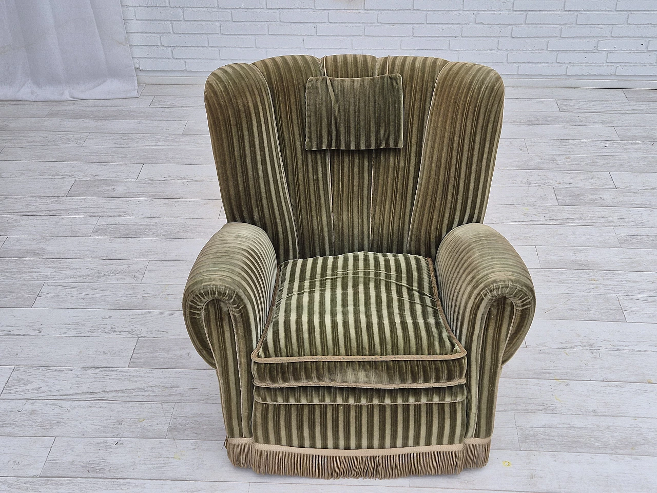 Danish armchair in green velour and and beech wood, 1960s 7