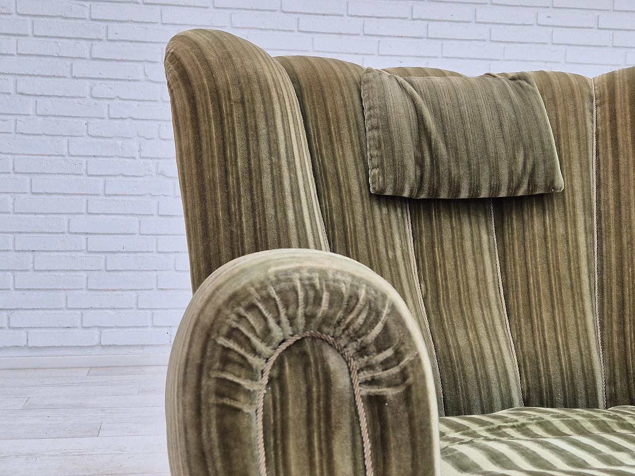 Danish armchair in green velour and and beech wood, 1960s 8
