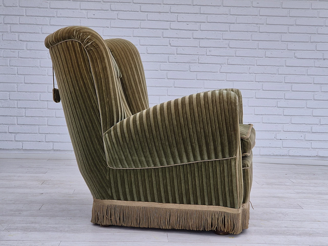 Danish armchair in green velour and and beech wood, 1960s 9