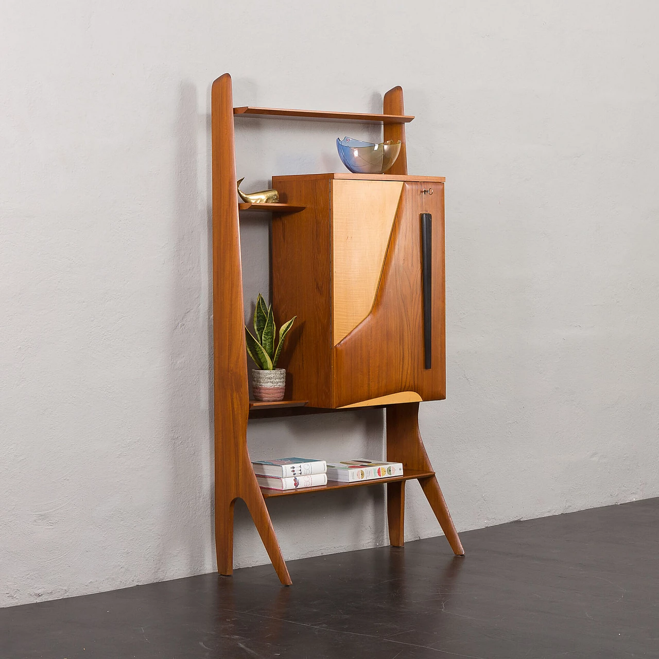Bar cabinet with pull-out shelf attributed to Ico Parisi, 1950s 2