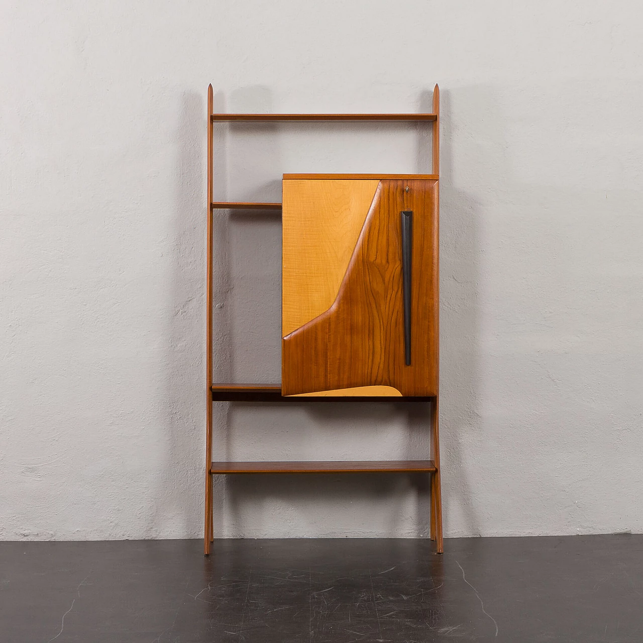 Bar cabinet with pull-out shelf attributed to Ico Parisi, 1950s 5