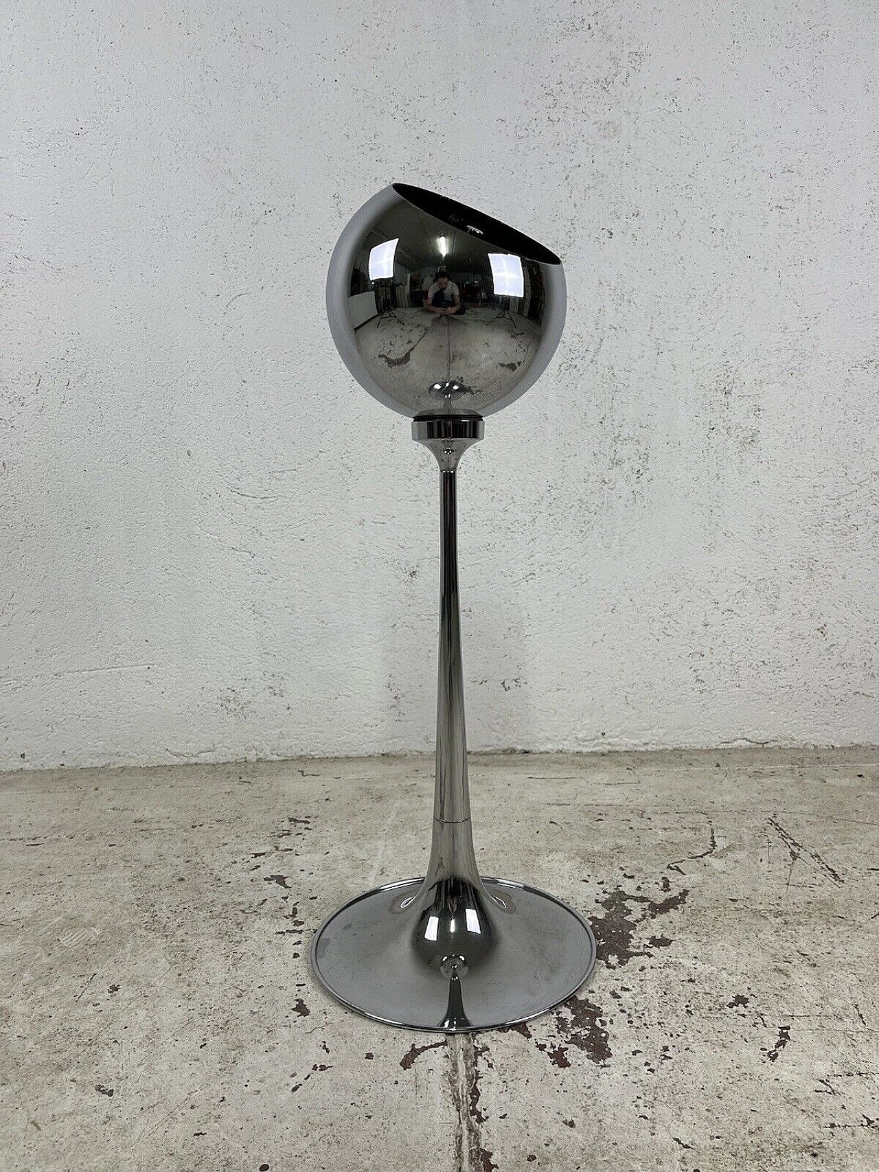 Posacenere da terra Space Age in acciaio di Reggiani, anni '60 1