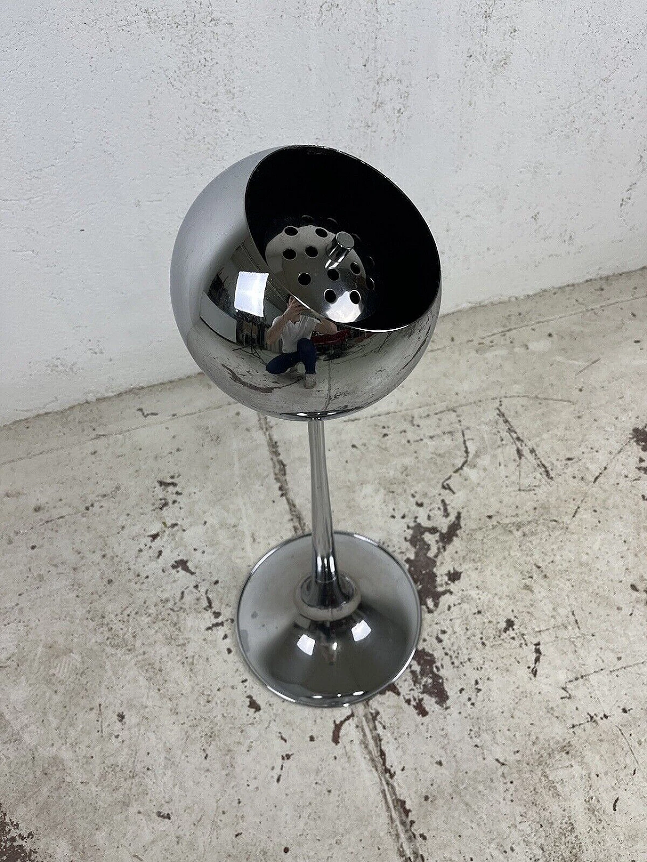 Posacenere da terra Space Age in acciaio di Reggiani, anni '60 5