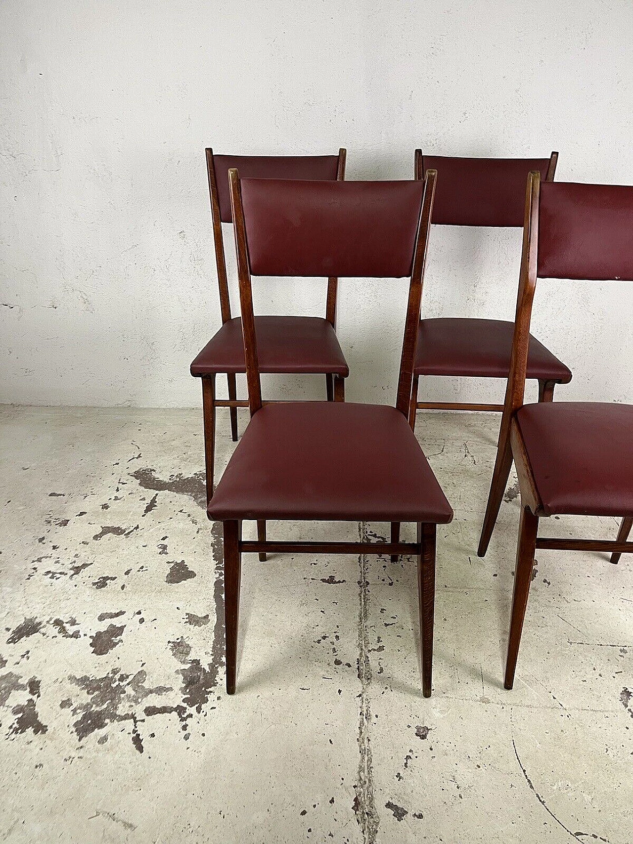 4 Chairs in wood and burgundy leatherette, 1950s 5